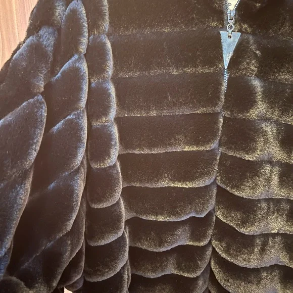 Brand new ladies faux fur coat with a hoodie. Warm and soft. Color black. - Picture 6 of 6
